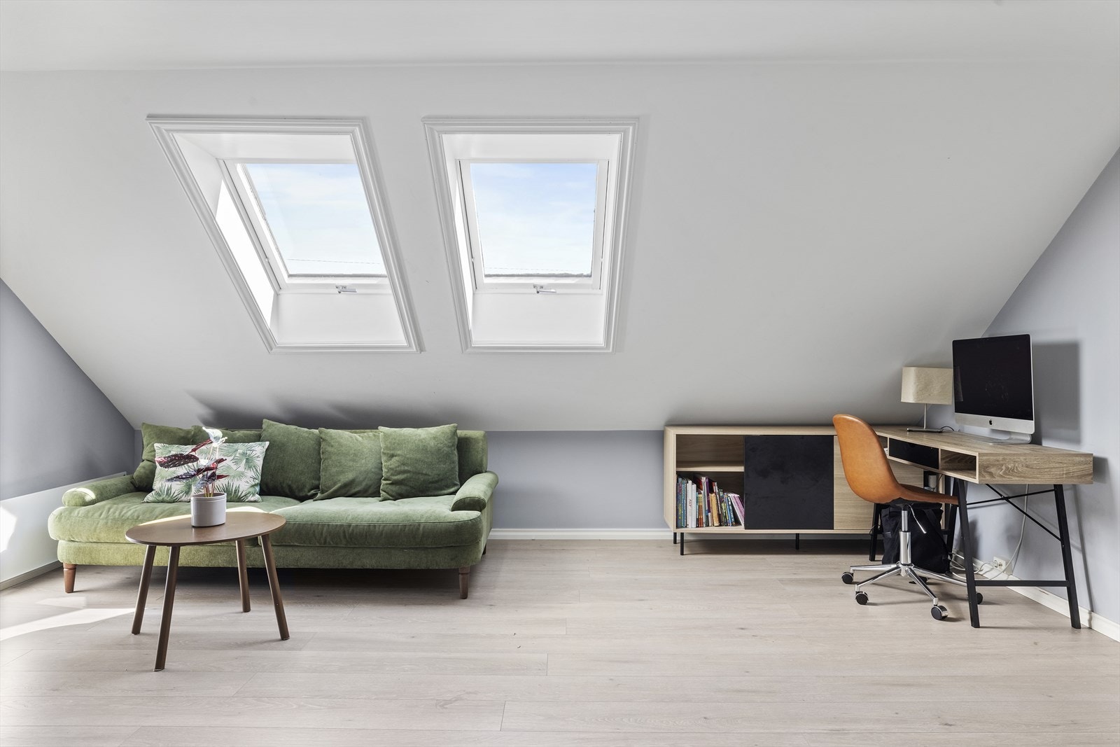 Loftstue med kontorplass Galleribilde