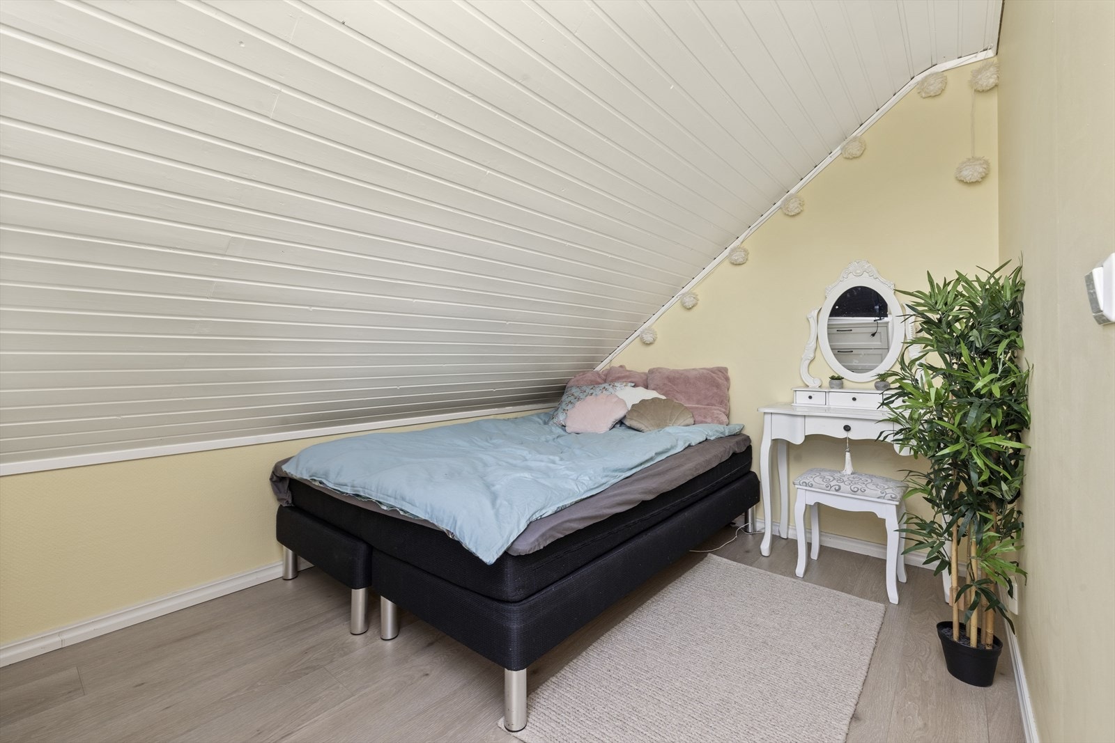 Soverom VI - har utgang til felles balkong (mot nord) med soverom III Galleribilde