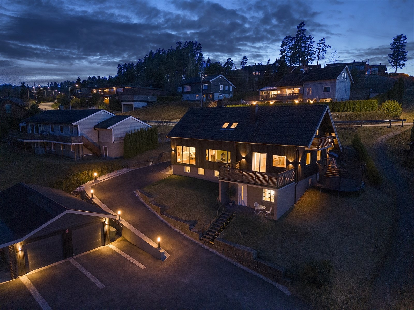 Vesentlig påkostet familiebolig med generasjonsdel/leilighet og hybel/utleie del av egen bolig Galleribilde