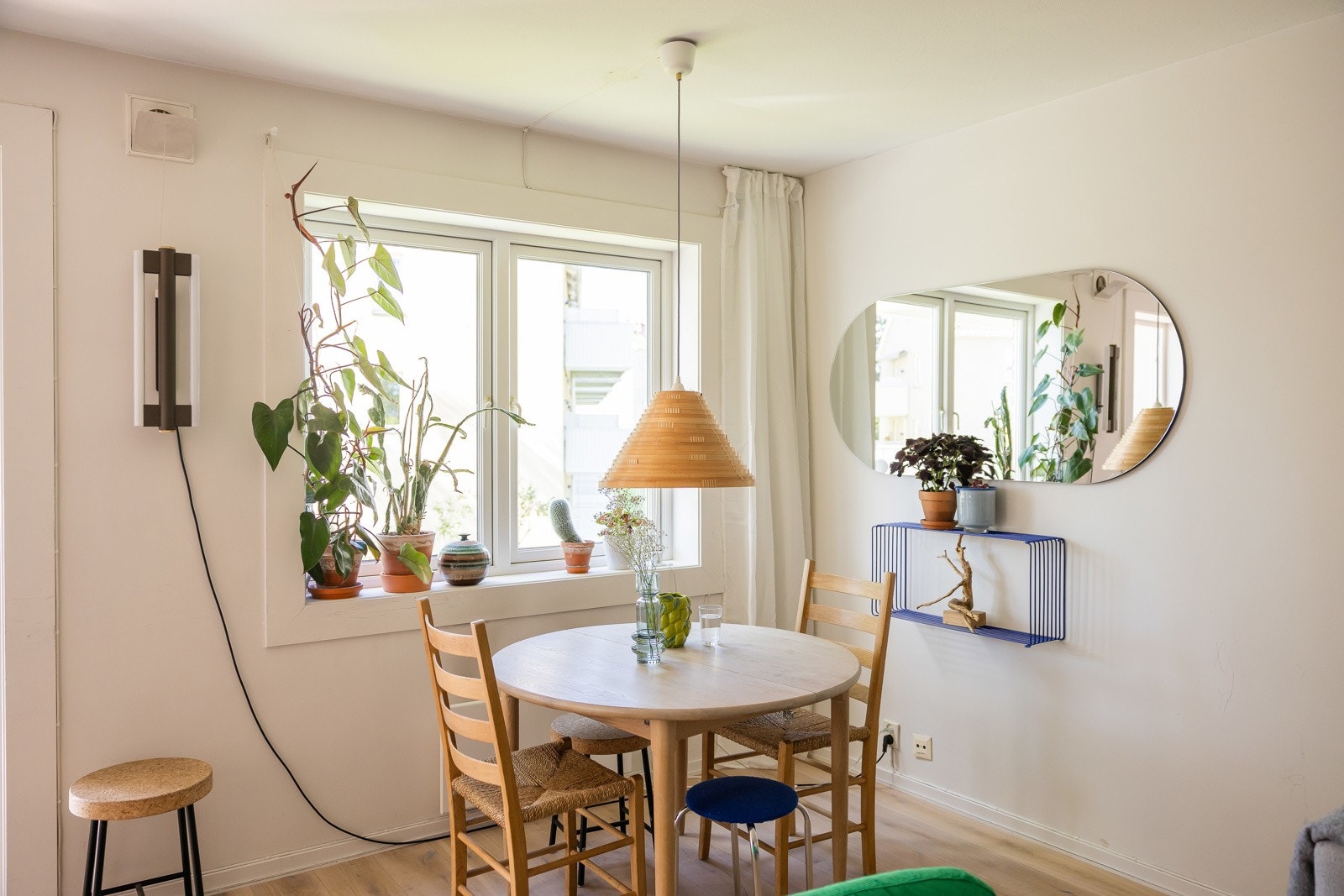 Plass til spisebord, både på kjøkken og stue. Galleribilde