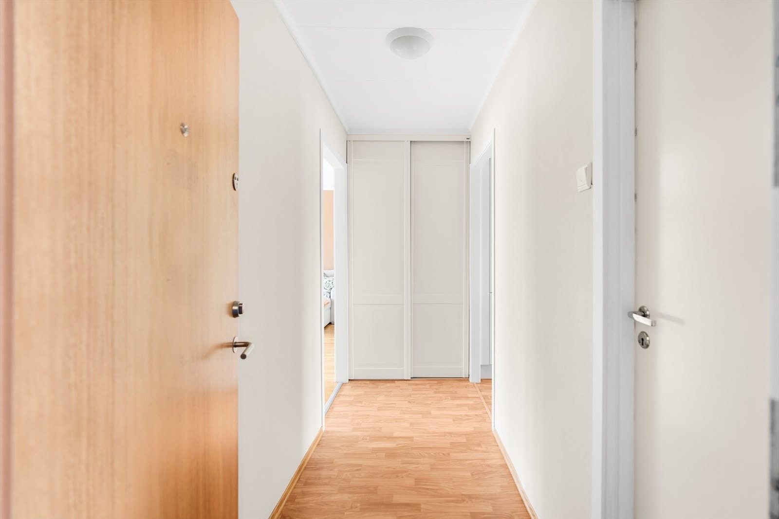 I enden av entreen er det også fin plass til garderobeløsning. Galleribilde