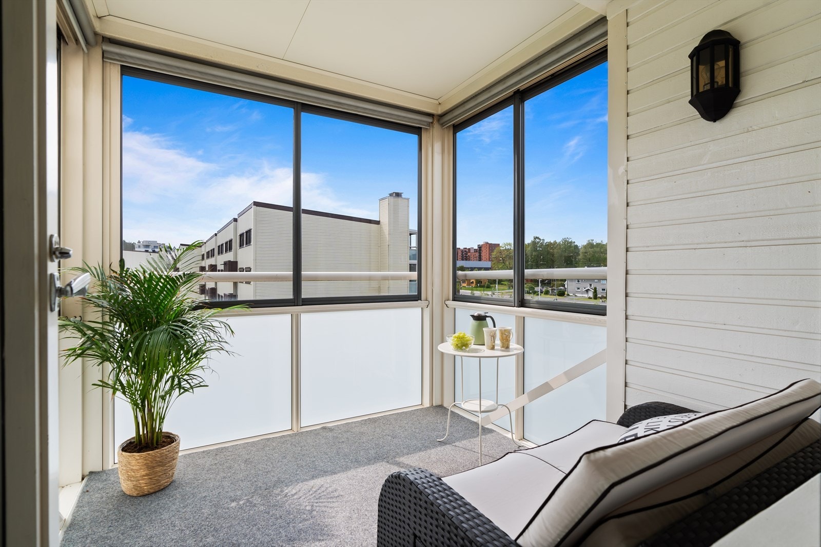 Balkongen er sydvest vendt og har gode solforhold! Galleribilde