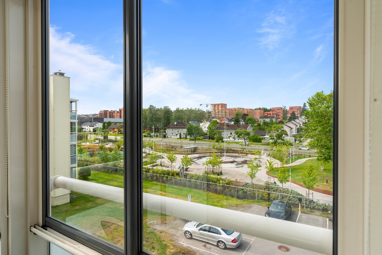 Endeleilighet med gode solforhold og rolig uteområde! Galleribilde