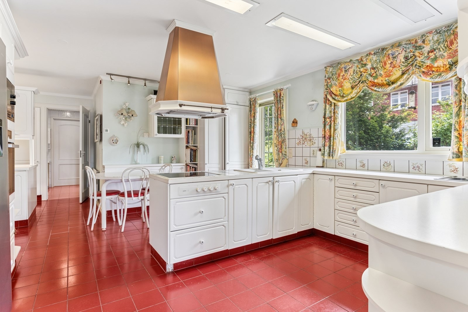 Kjøkken i den nyeste delen. Galleribilde