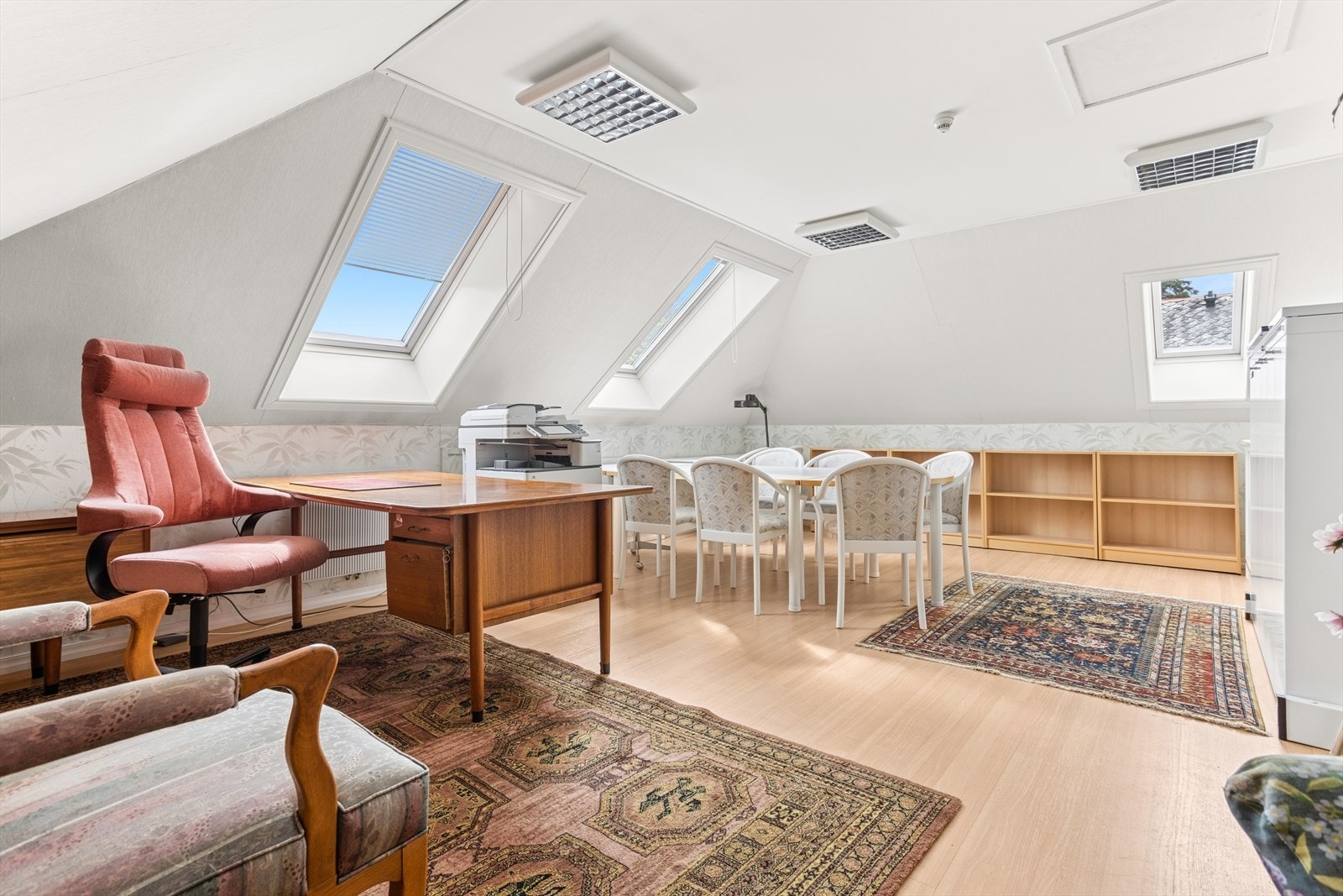 Andre etasje i nyeste delen har både soverom og kontor. Galleribilde