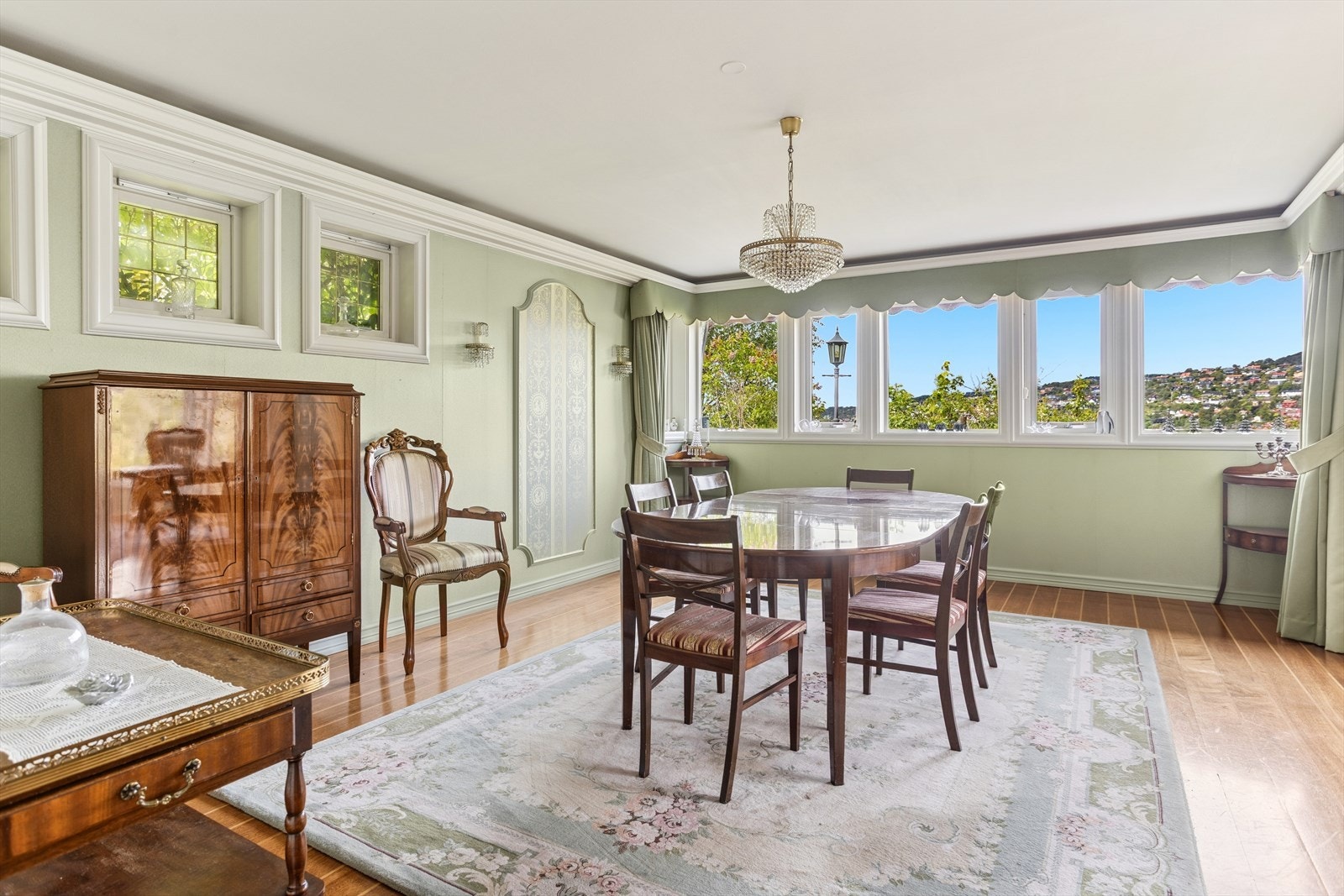 Spisestue. Galleribilde