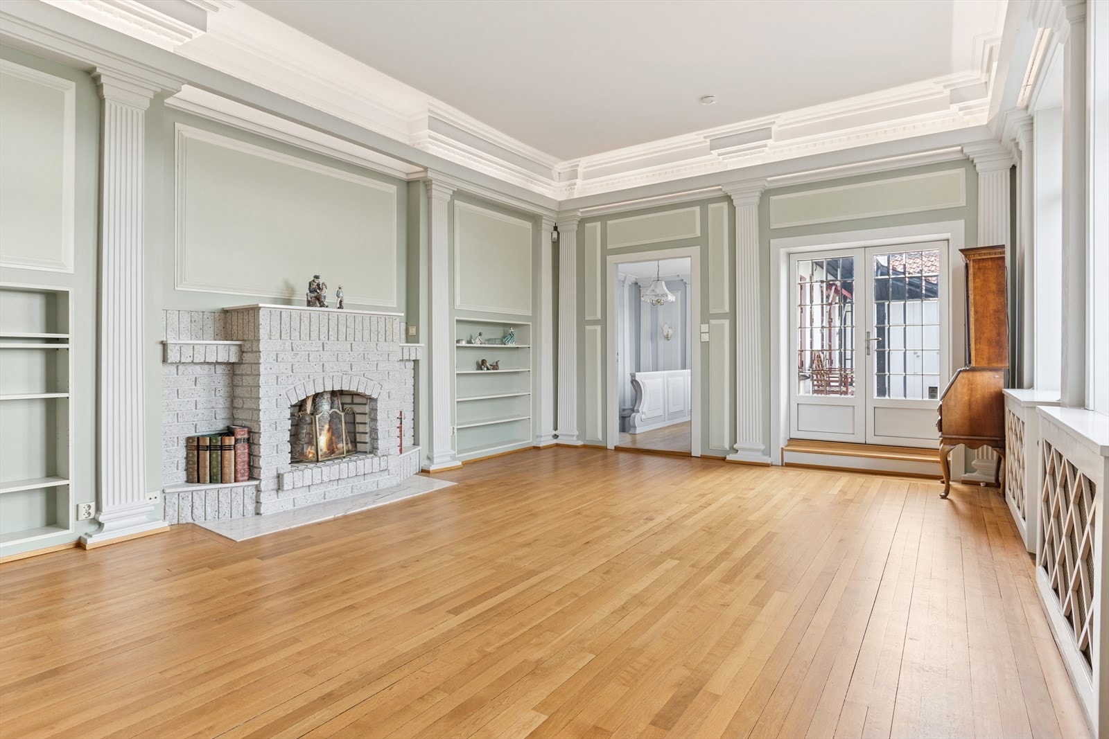 Stue med peis. Galleribilde