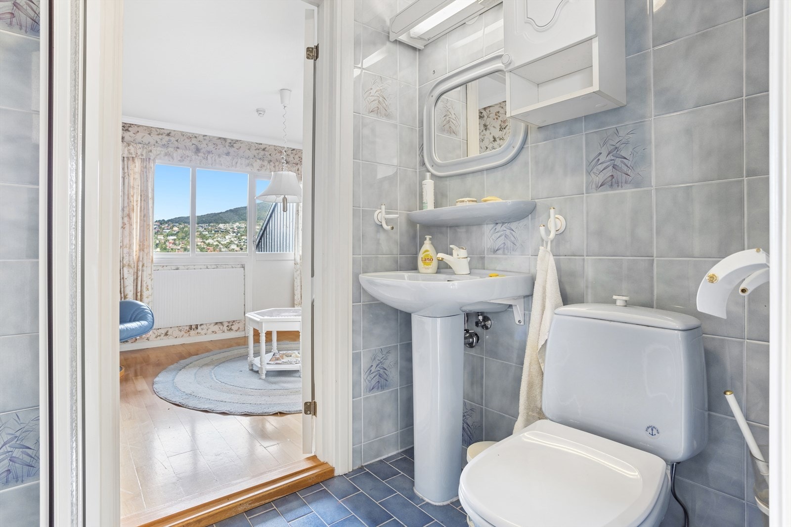 Baderom i 2.etasje ved gjesterom i nyeste delen. Galleribilde