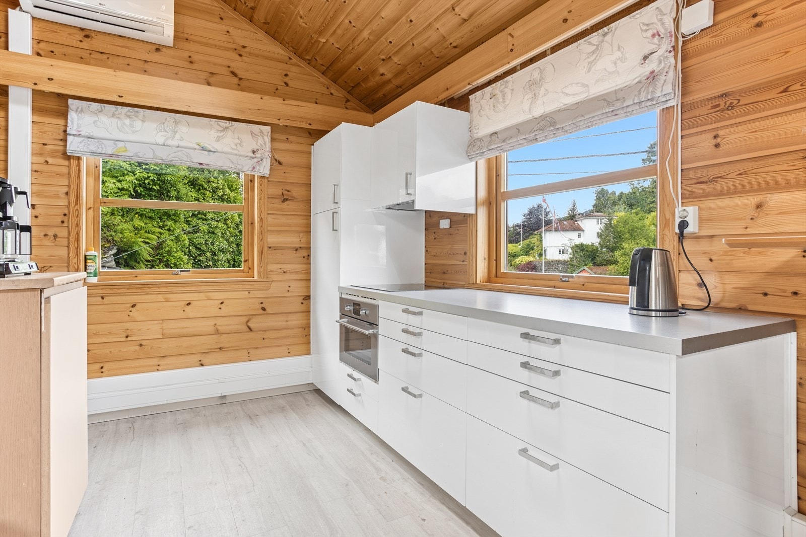 Kjøkken i kontoret. Galleribilde