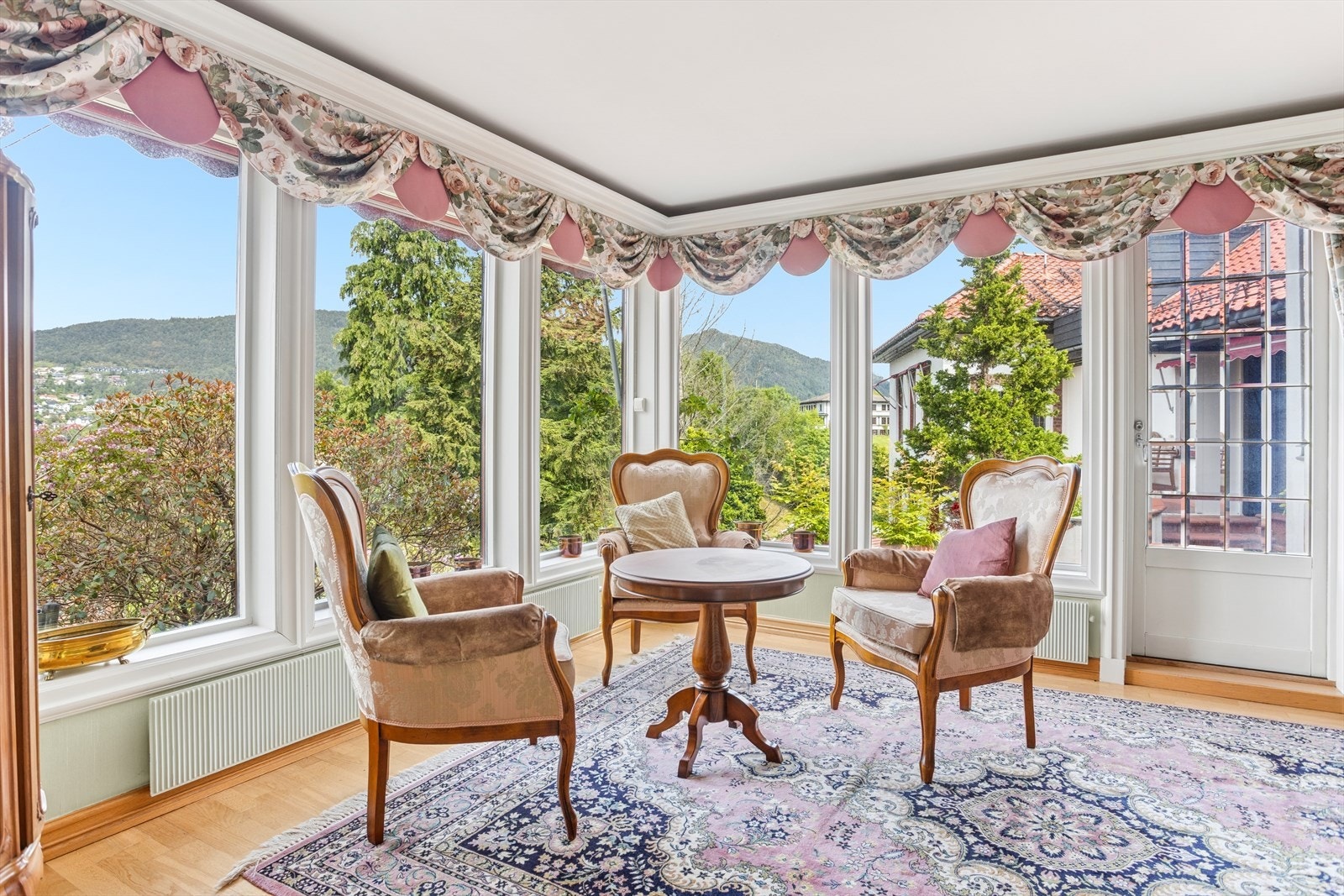 Stue med fin utsikt. Galleribilde