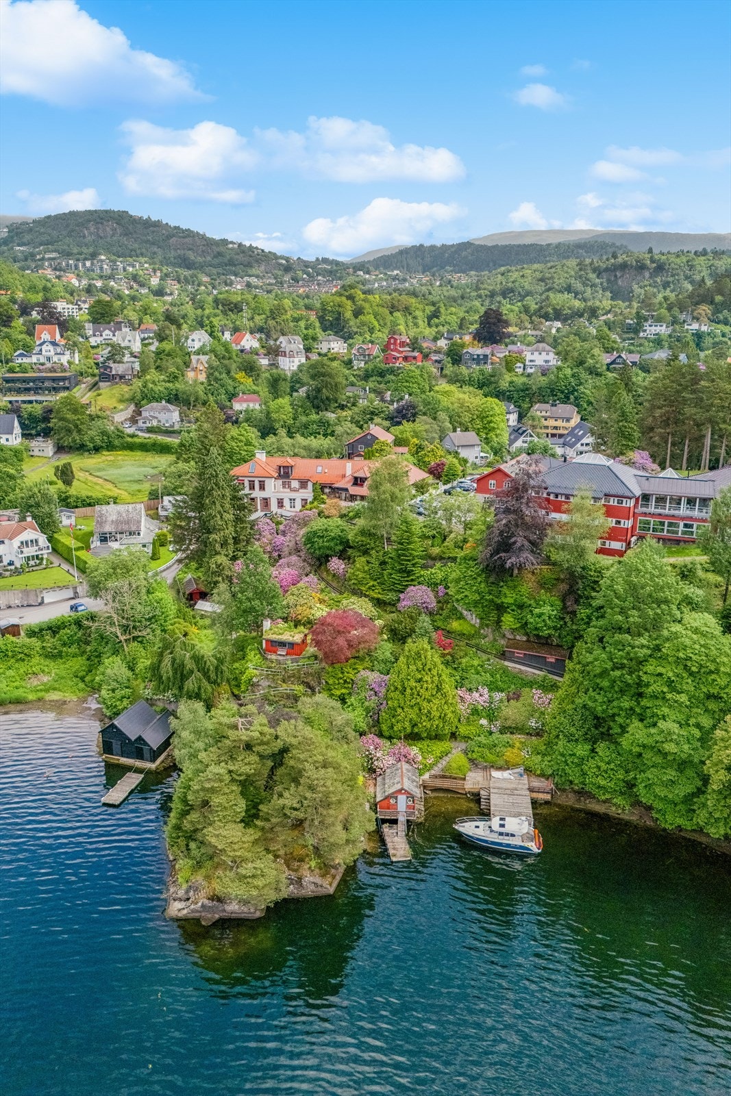 Eiendommen sett fra luften. Galleribilde