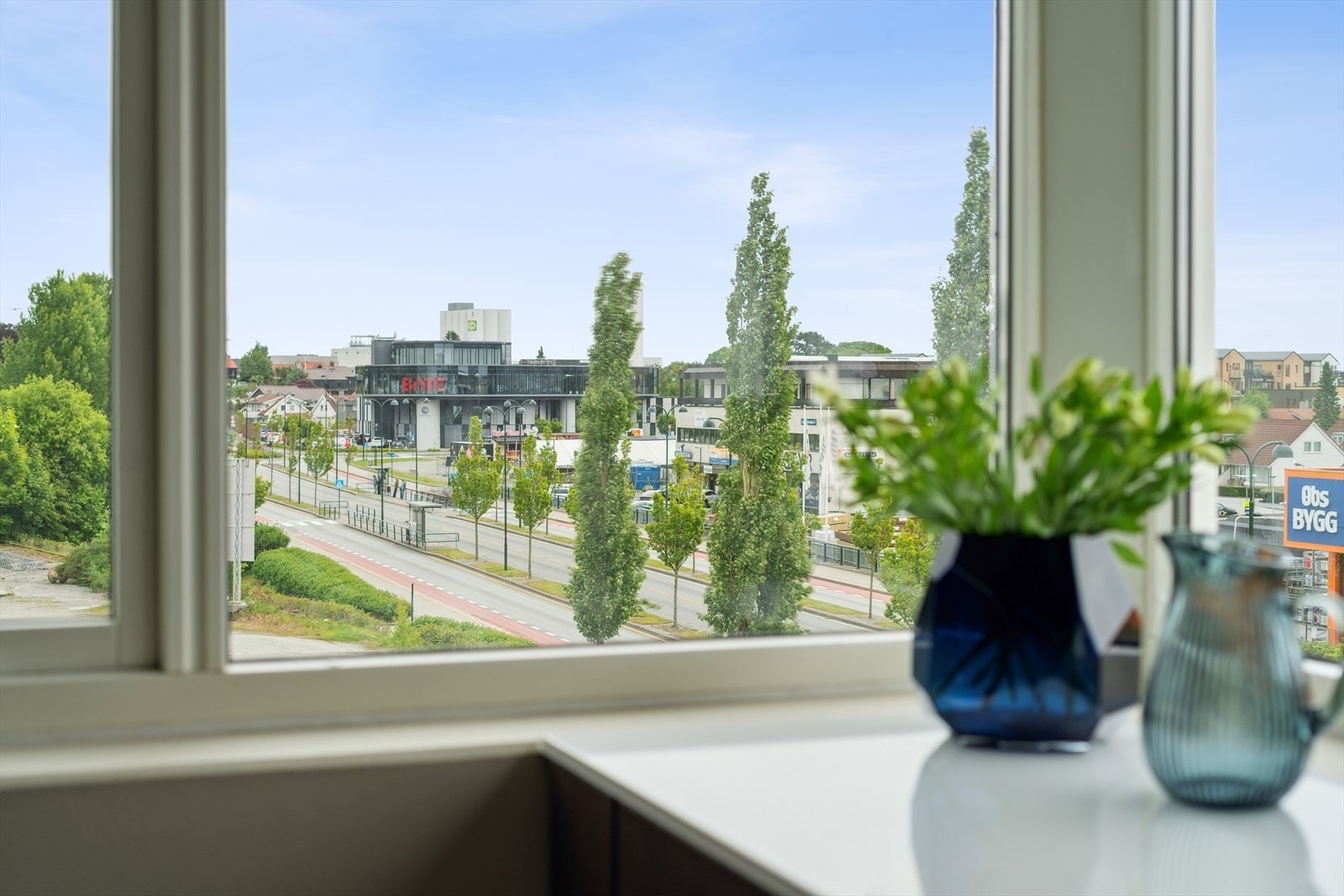 Flott utsikt og gode lysforhold er noen av fordelene ved en endeleilighet. Galleribilde