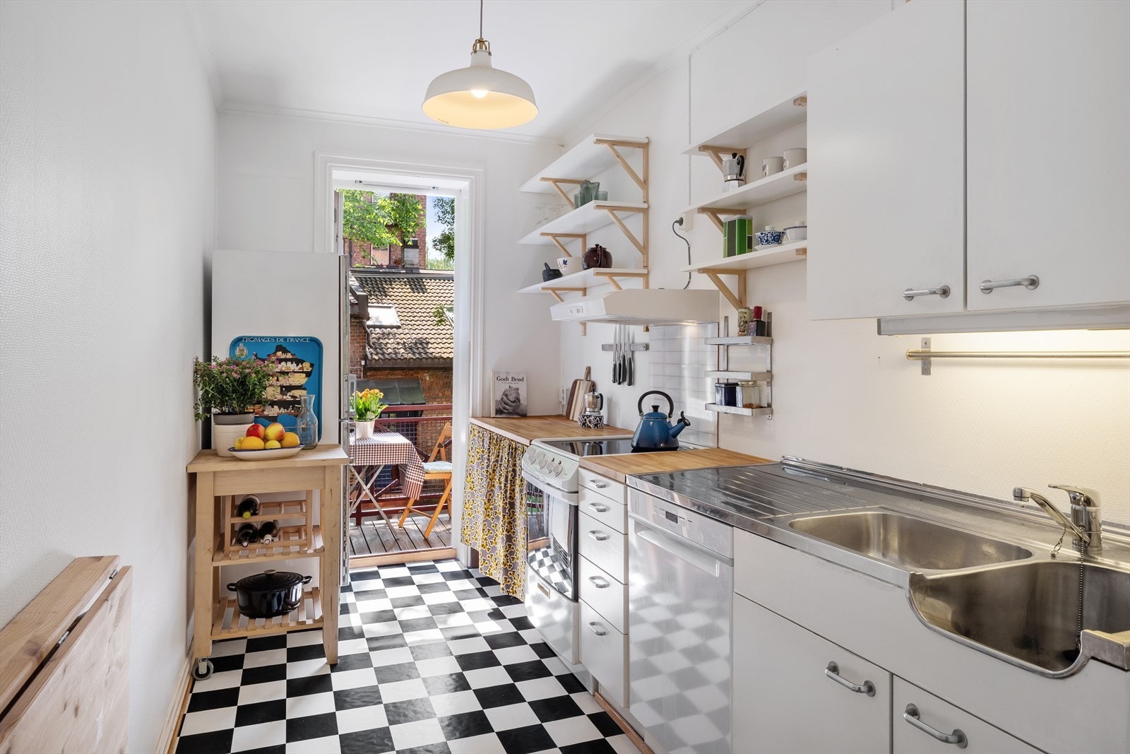 Kjøkken med utgang til balkong Galleribilde