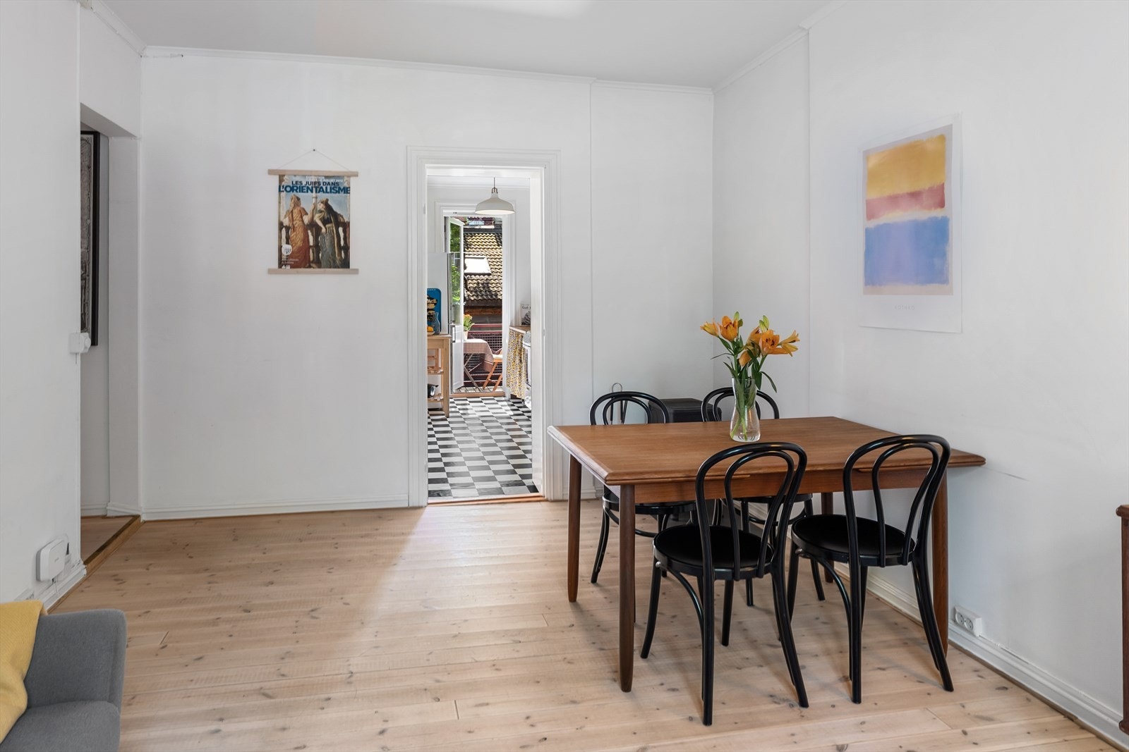 Stue med plass til spisebord - Takhøyde på 2,64m Galleribilde