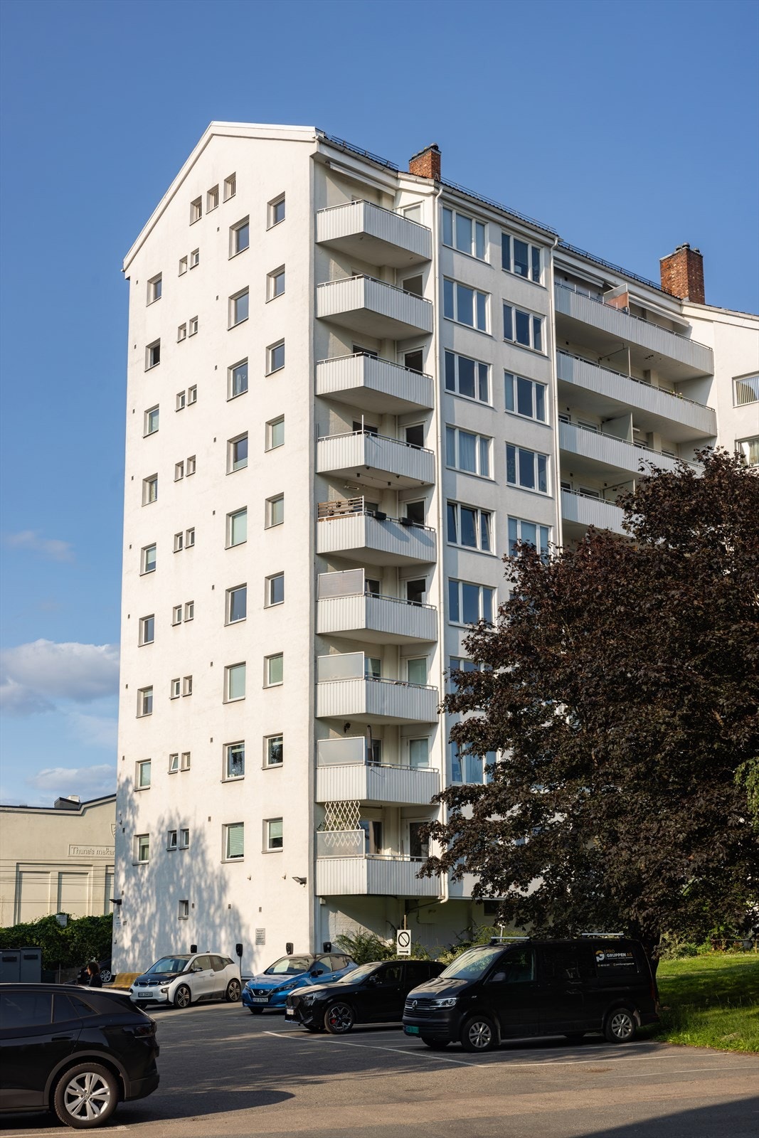 Selskapet består av 56 leiligheter som deler på 37 parkeringsplasser. Førstemann til mølla-prinsippet. Det tildeles et beboerparkeringskort og et gjesteparkeringskort. Galleribilde