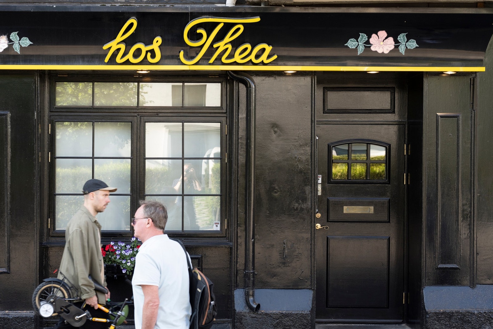 Hos Thea er en gourmetrestaurant på Skillebekk i Oslo. Restauranten åpnet i 1987 Galleribilde