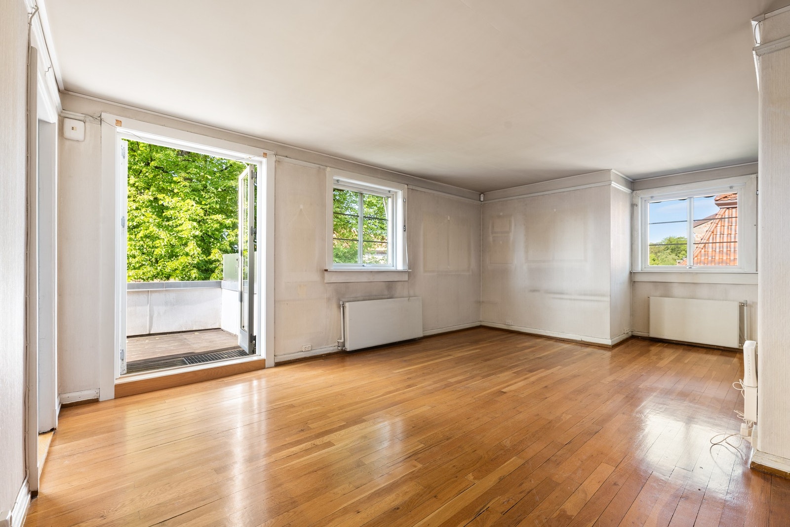 Stor stue med utgang til balkong Galleribilde