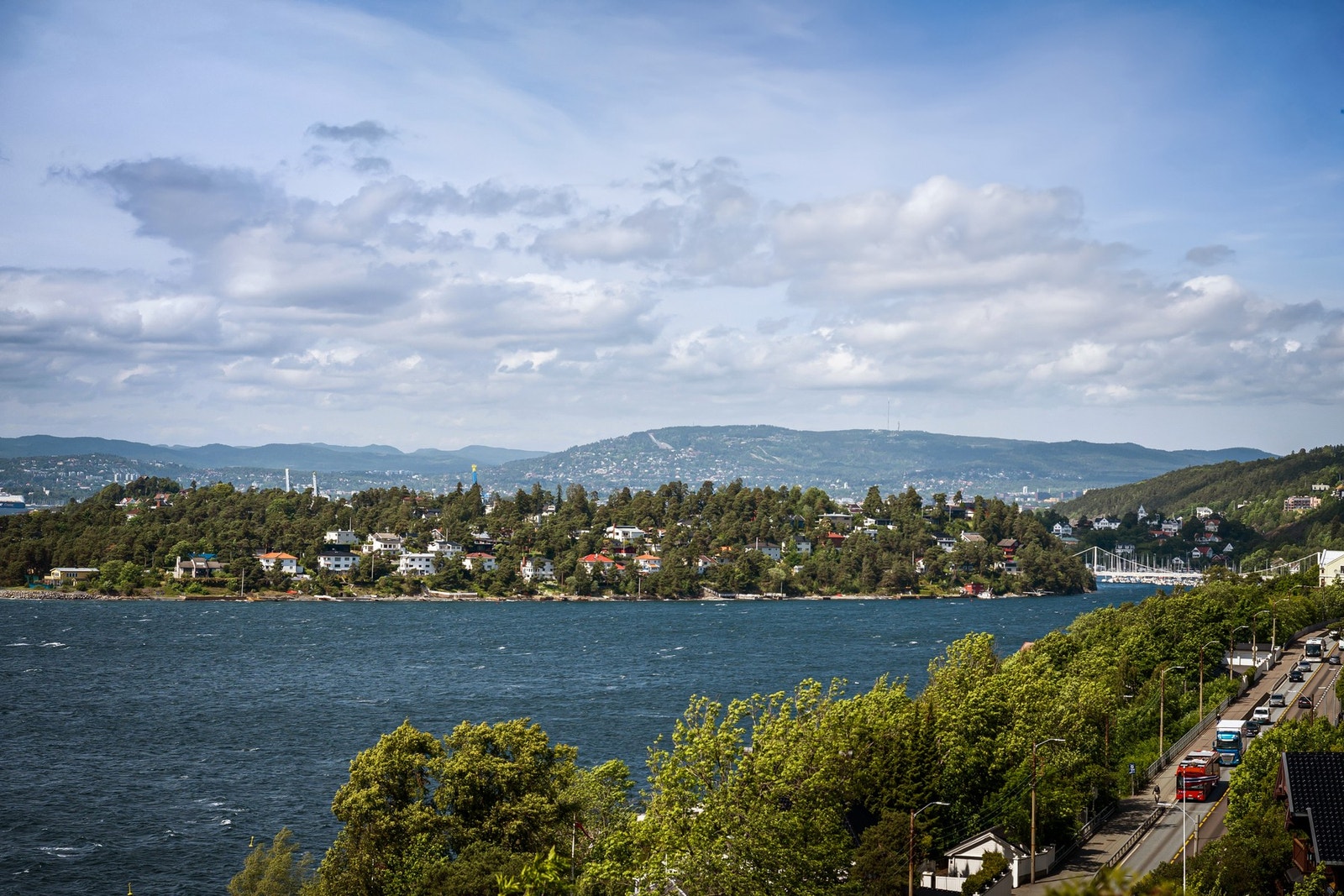 Utsikt over fjorden forbi Ulvøya og helt til Holmenkollen Galleribilde