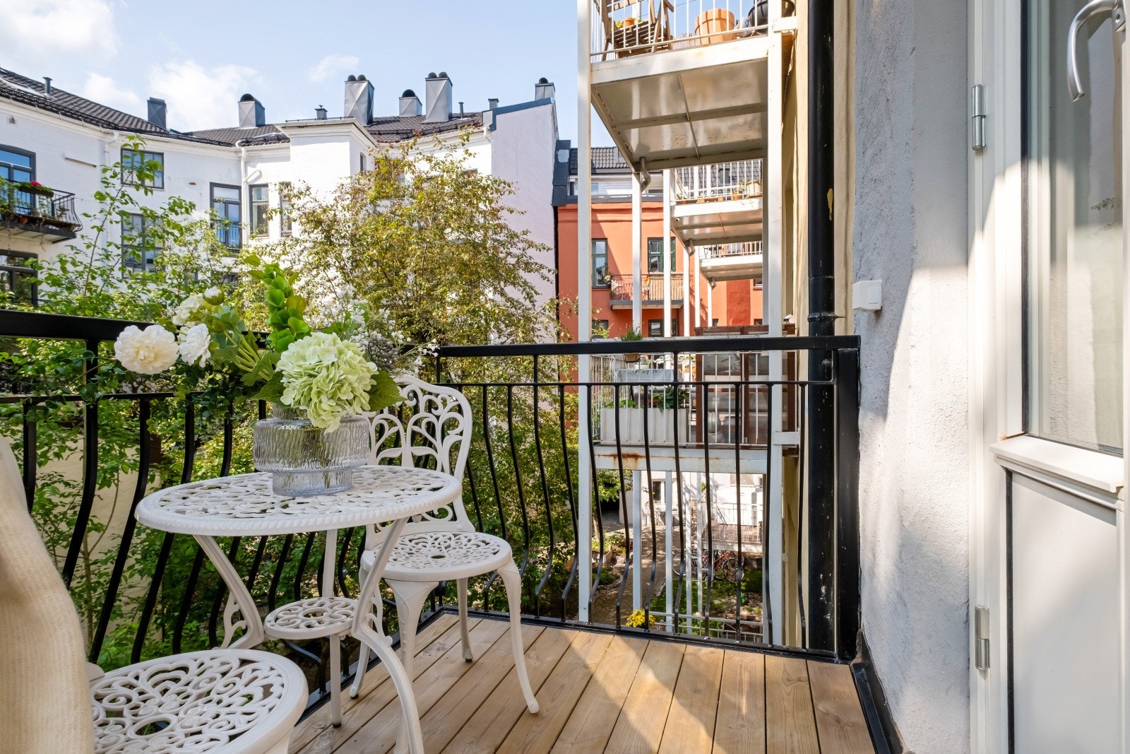 Balkongen har sol og er på ca. 5 kvm. Galleribilde