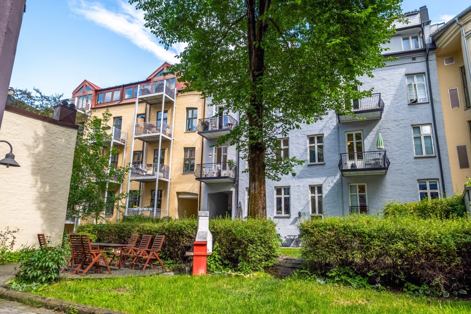 Boligen har en skjermet og meget sentral beliggenhet, med kort vei til flotte turområder. Galleribilde