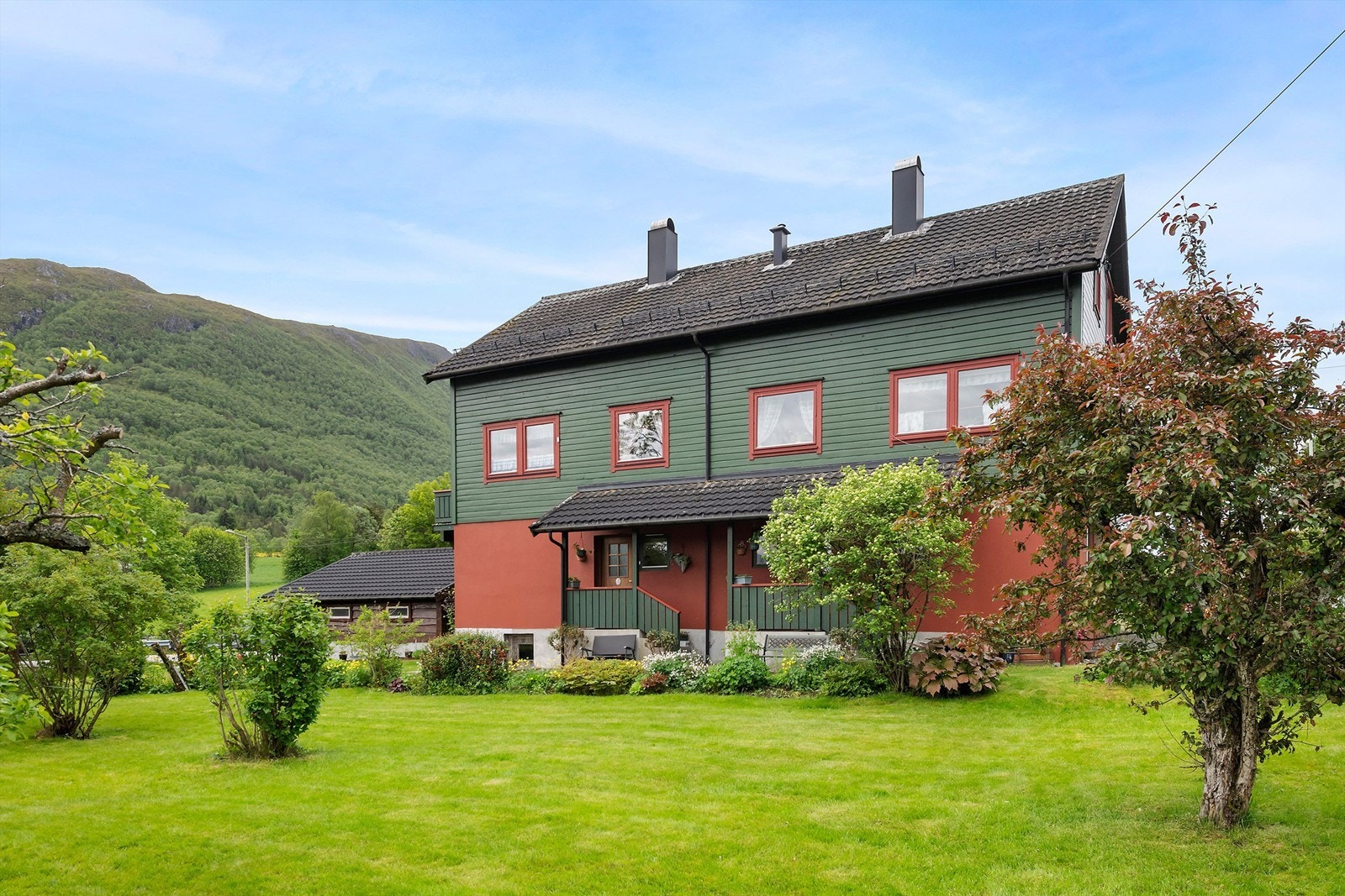 Møremegling v/Håvard Straumsheim har gleden av å kunne presentere Hoemsvegen 14 for salg! Galleribilde