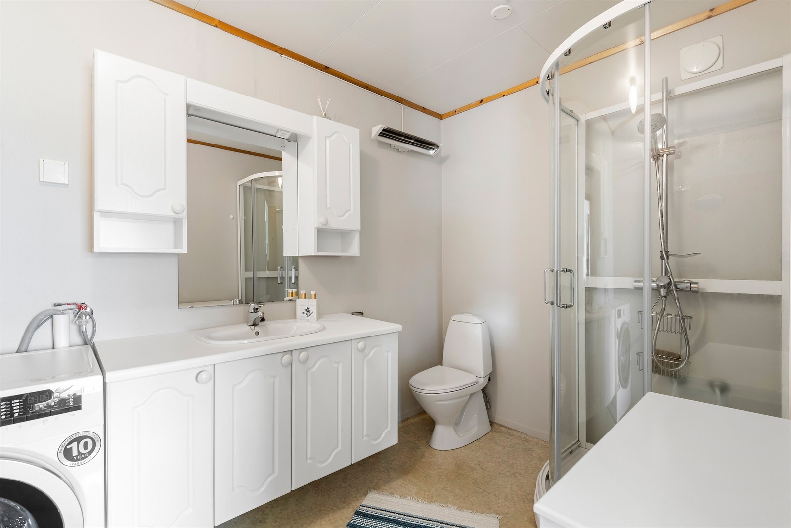 Bad med opplegg for vaskemaskin Galleribilde