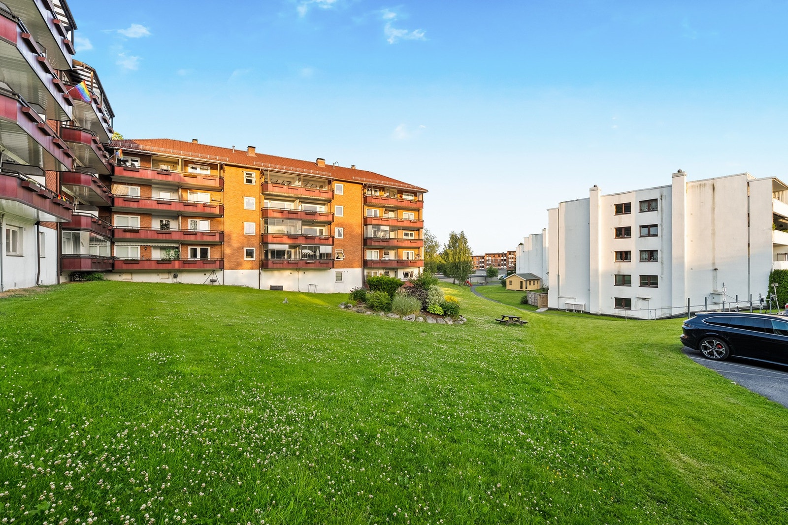 Pent opparbeidet fellesareal, ideelt for lek og sosiale sammenkomster. Galleribilde