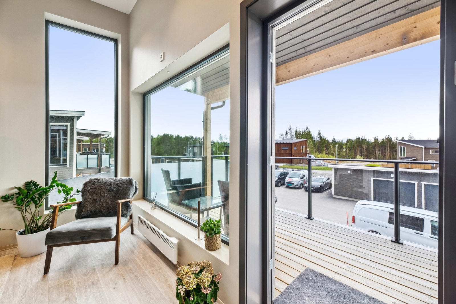 Stue og balkong Galleribilde