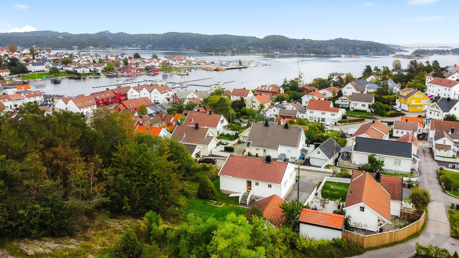 Sentralt beliggende i rolige omgivelser. Flott utsikt. Galleribilde