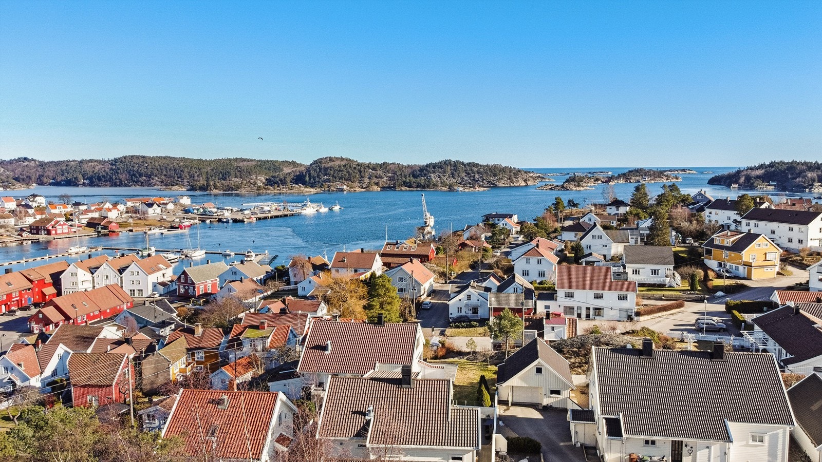 Den flotte utsikten fra tomten. Både Blindleia og havet. Galleribilde