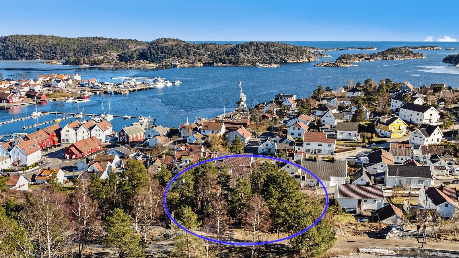 En av Lillesands fineste tomter? Tomten ligger midt i bildet. Galleribilde