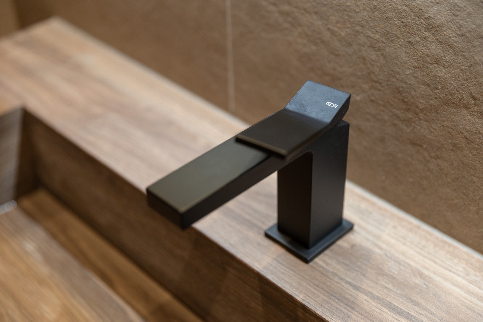 All armatur på badene er fra Gessi, som er kjent for sin enestående kvalitet og stil Galleribilde