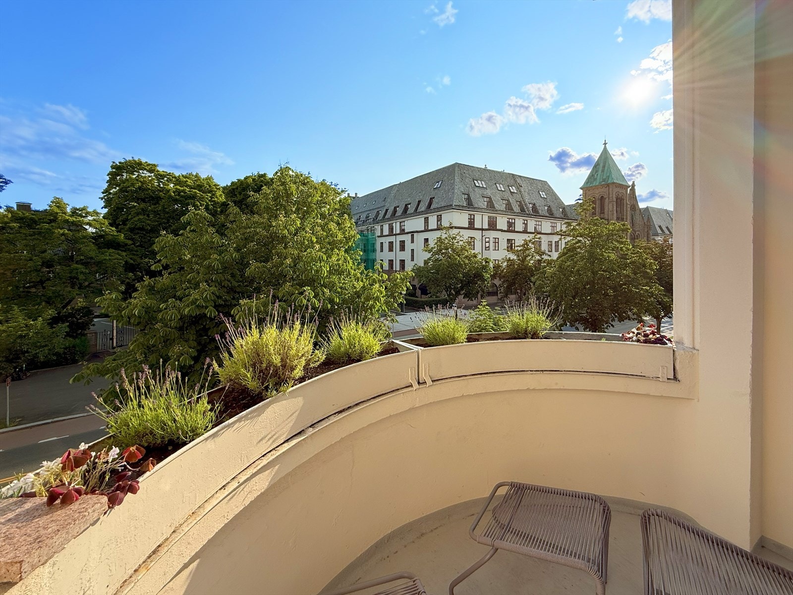 Luftig utsyn fra balkongen. Galleribilde