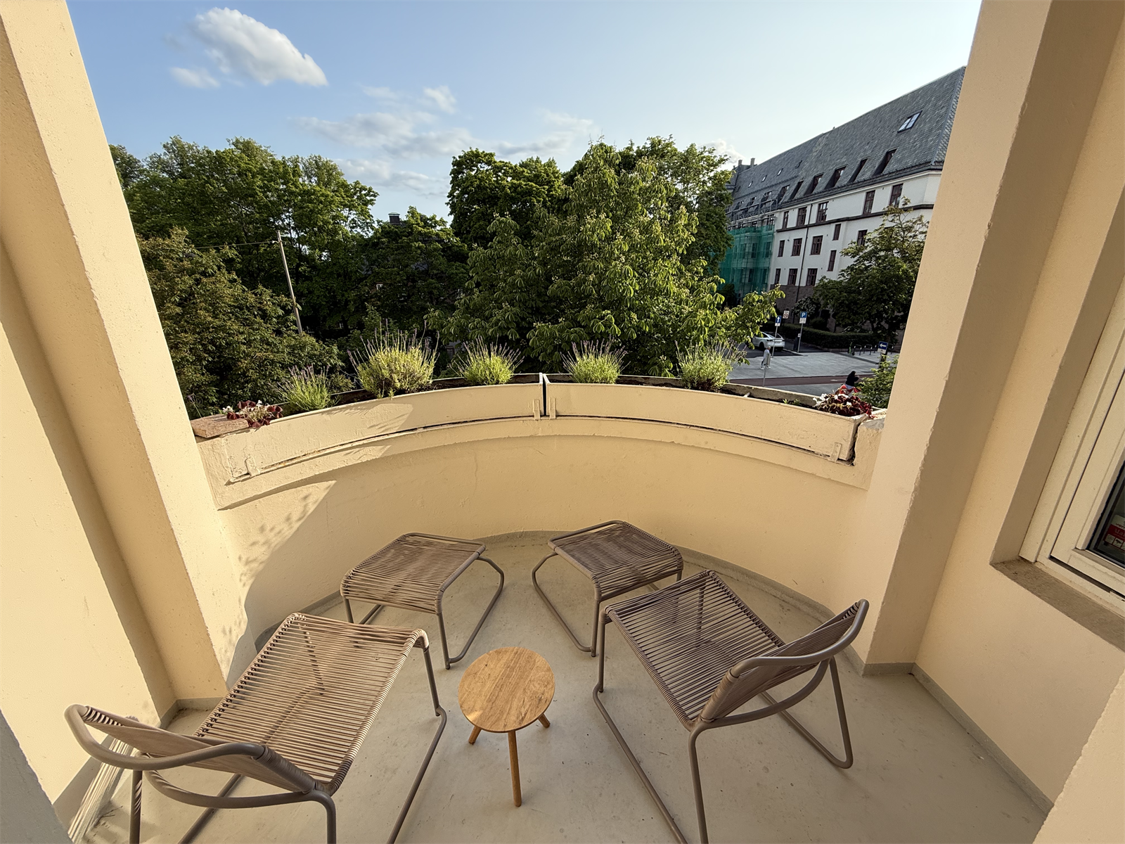 Fin plass til diverse utemøblement. Galleribilde