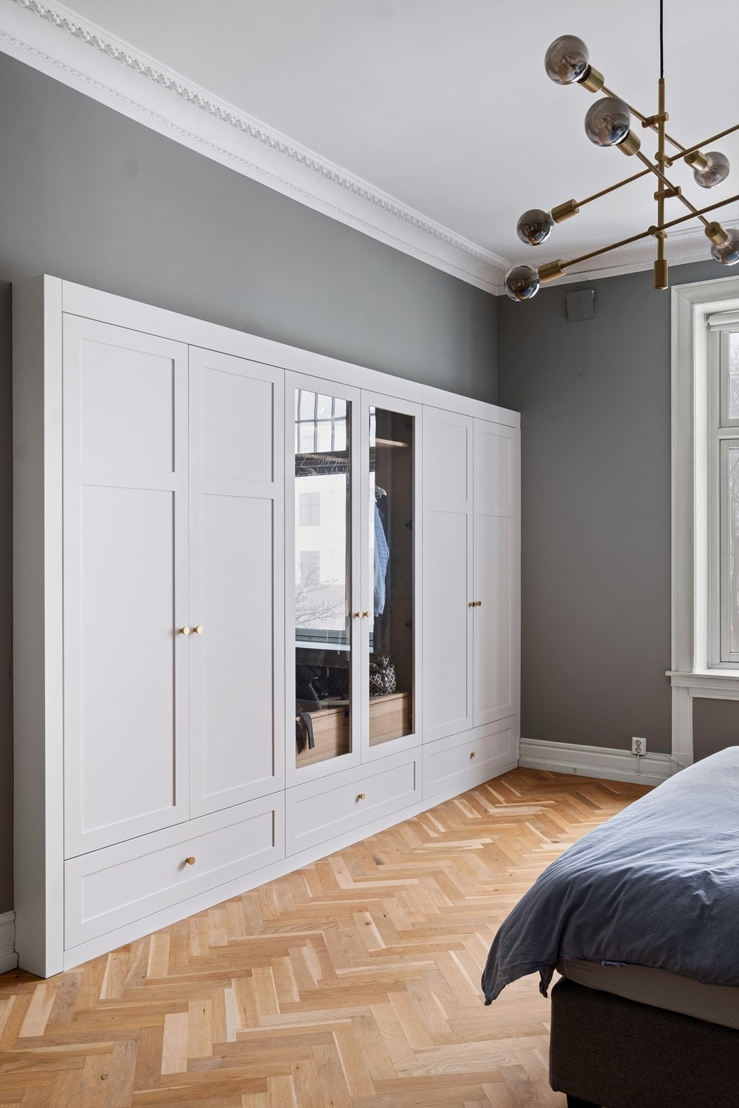 Rikelig med skap- og garderobe. Alle soverommene har nytt og flott gulv. Galleribilde