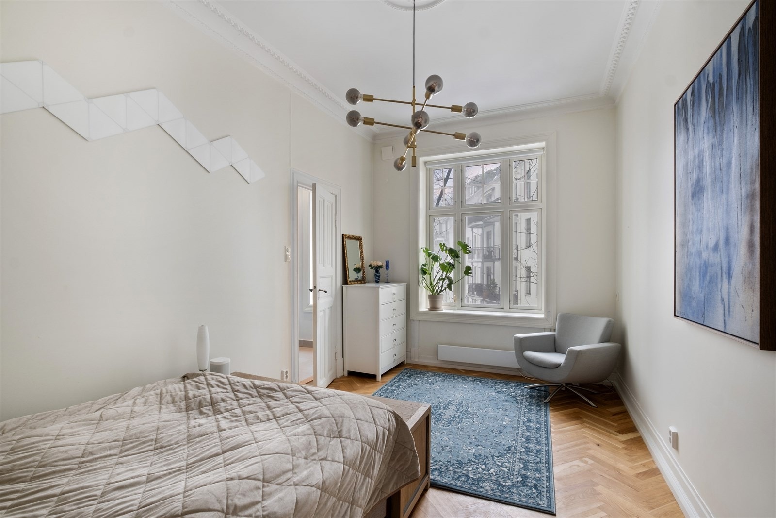 Det siste soverommet er også av fin størrelse med plass til seng og diverse møblement. Galleribilde