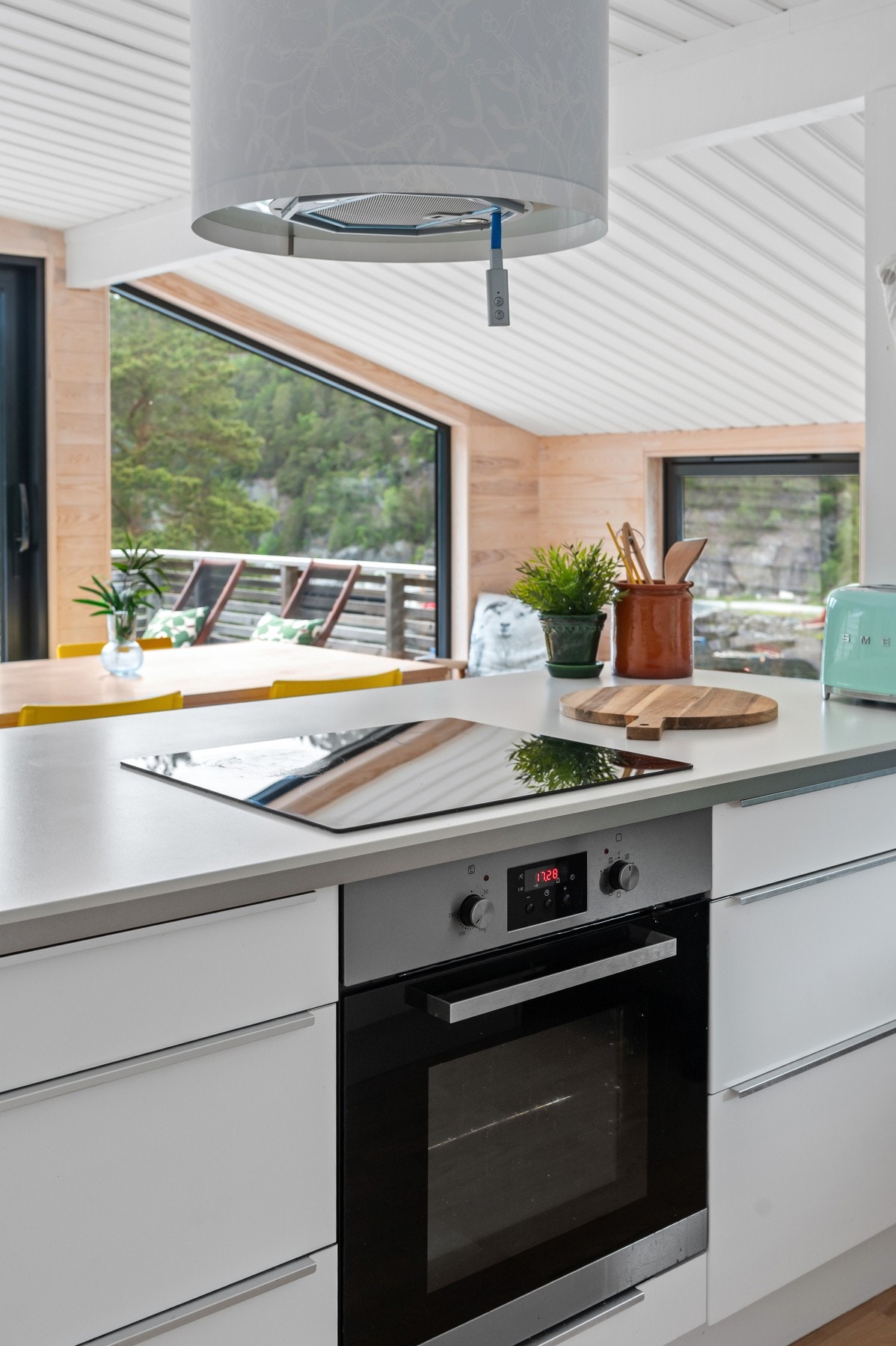 Kjøkken med takventilator Galleribilde