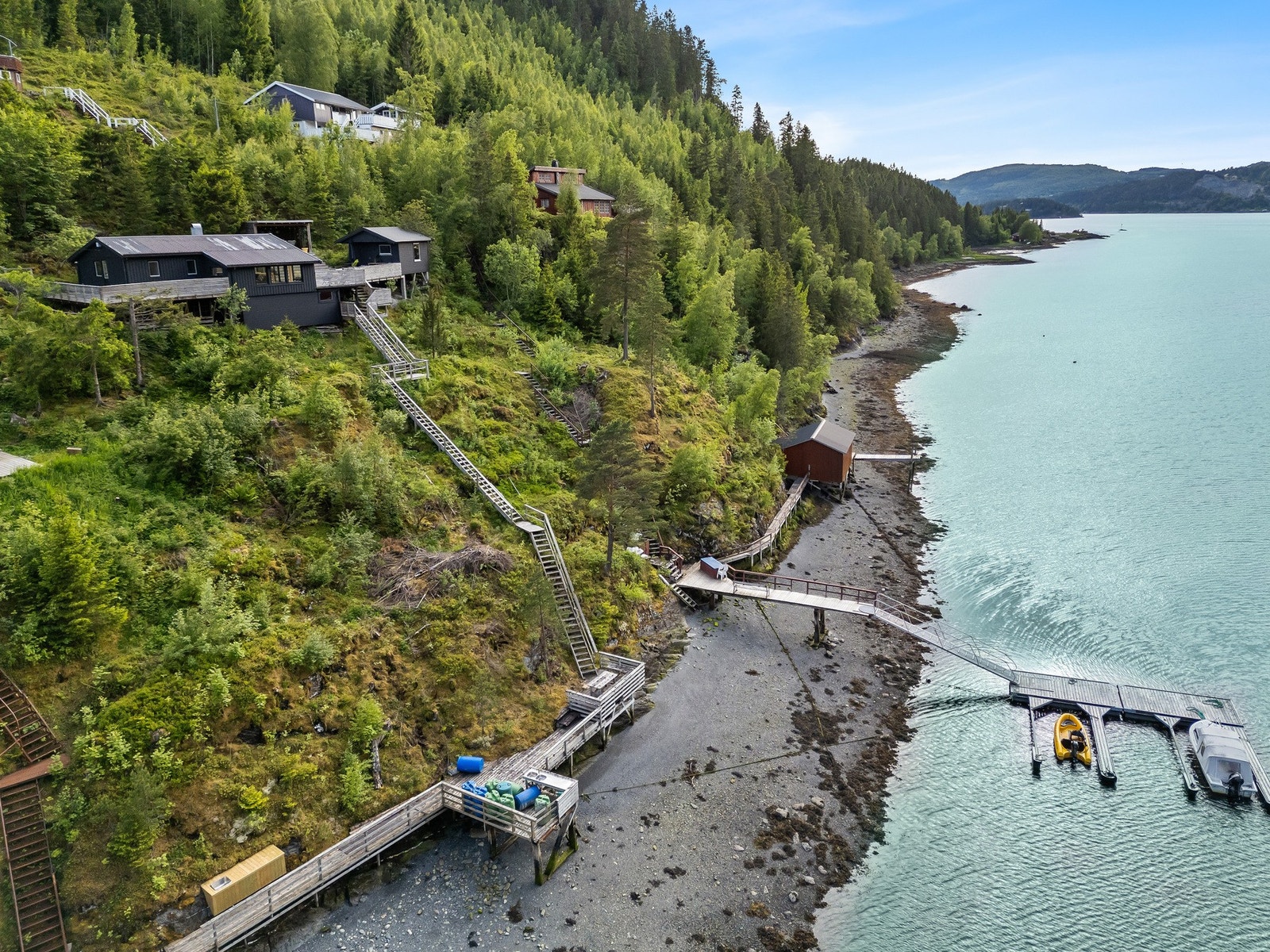 Selveid tomt med egen strandlinje Galleribilde