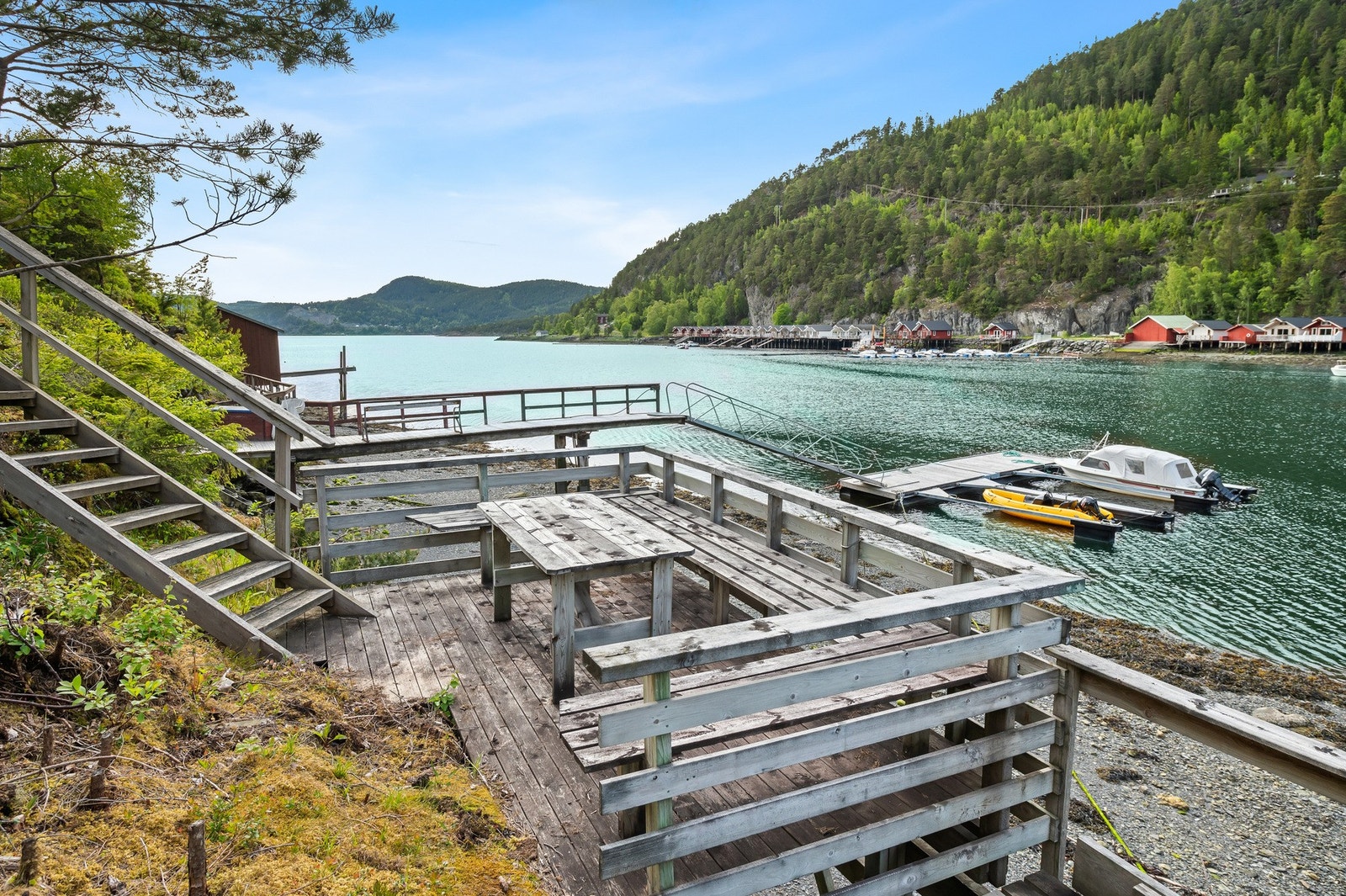 Brygga ved sjøen Galleribilde