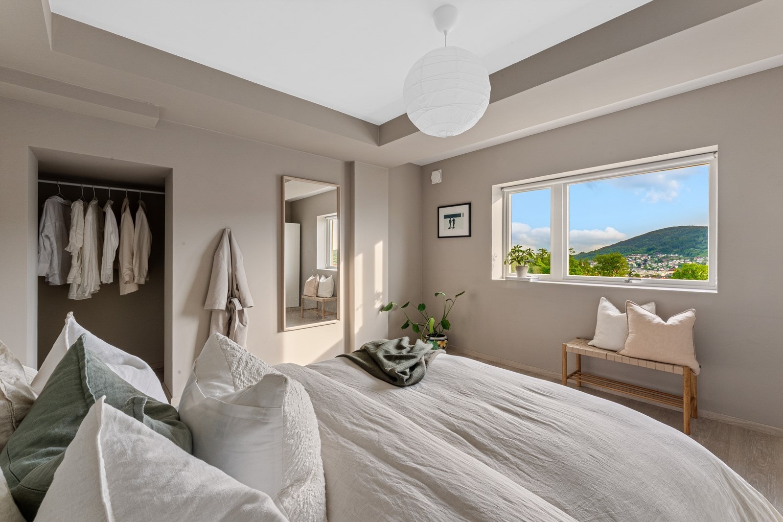 - Soverommet er av god størrelse på hele 16,2 m² - Galleribilde