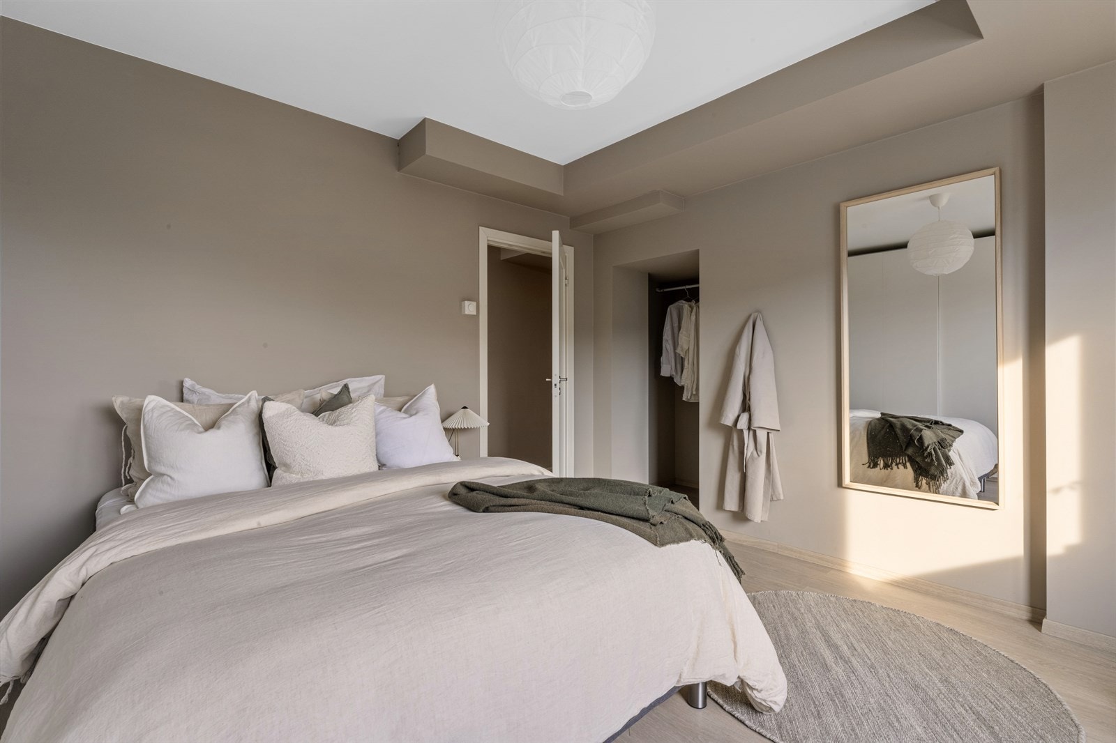 - Flotte overflater som innbyr til en god natts søvn! Merk praktisk nisjeløsning for ekstra garderobeløsning - Galleribilde