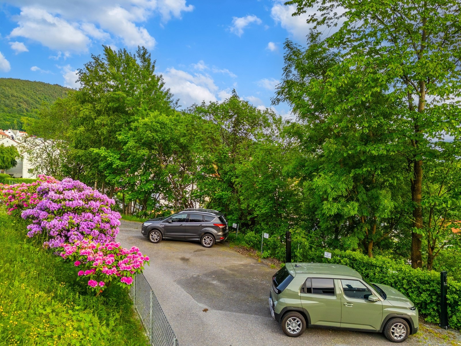- Borettslaget har totalt 11 parkeringsplasser som tildeles etter venteliste - Galleribilde