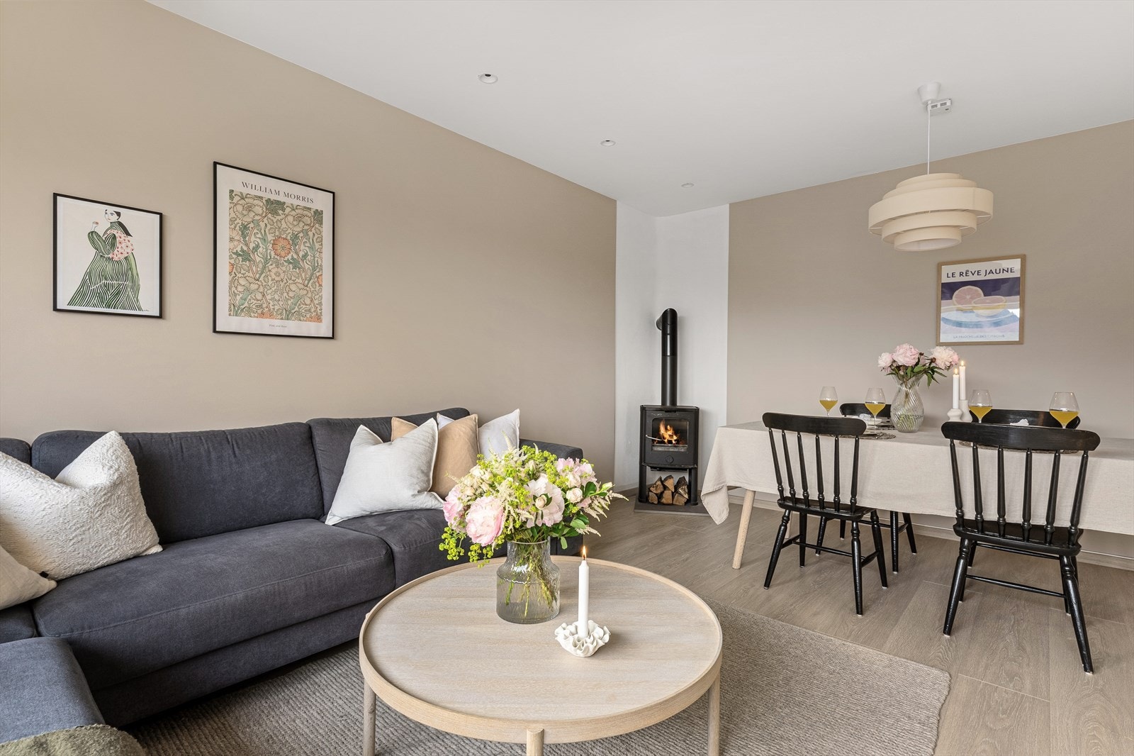 - Flott peis som gir ekstra stemning og varme under kaldere dager - Galleribilde