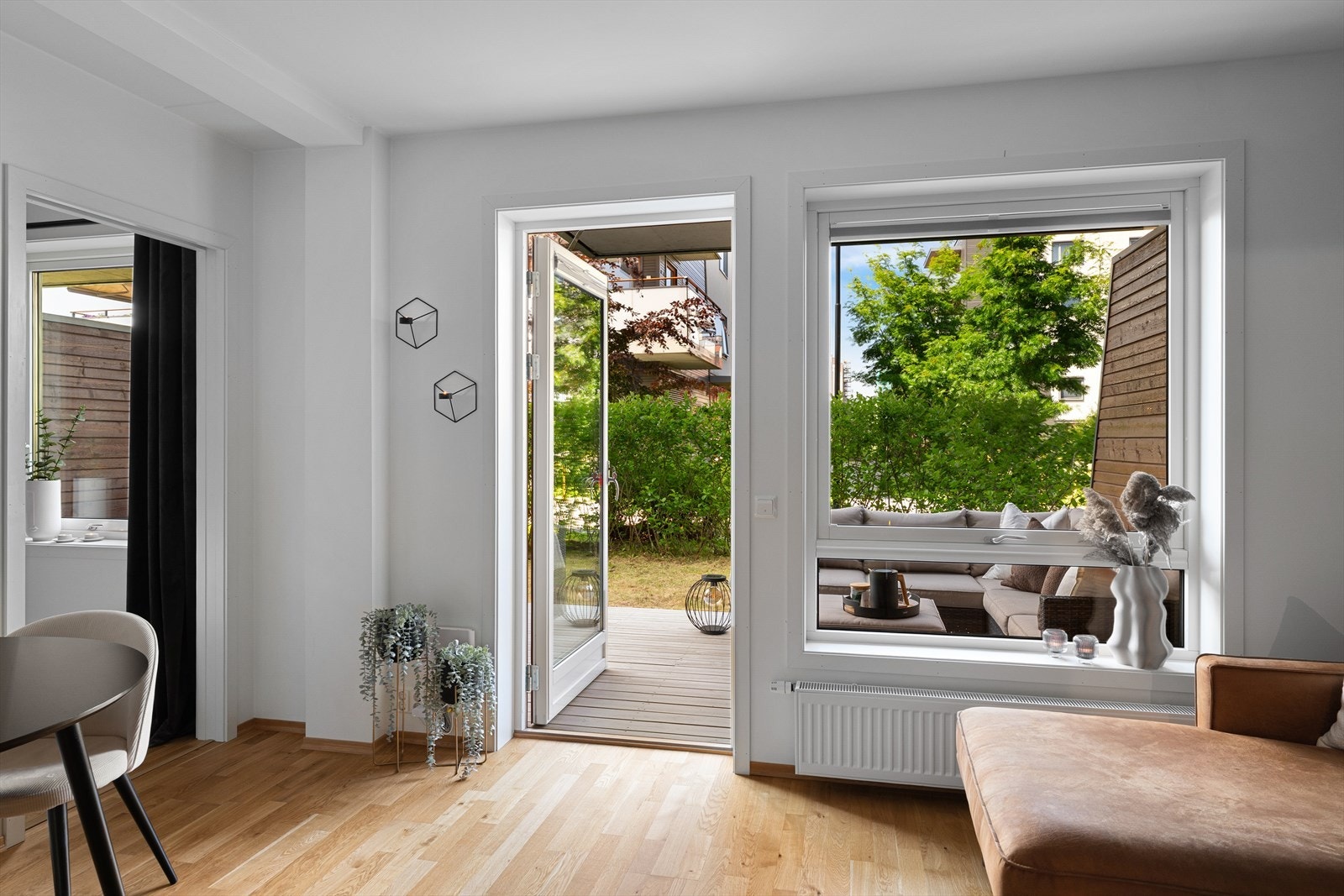 Fra stuen er det utgang til terrassen Galleribilde