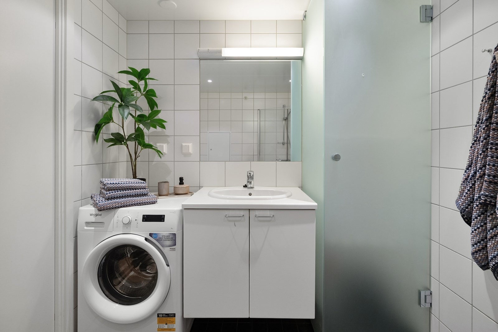 Opplegg for vaskemaskin på badet Galleribilde