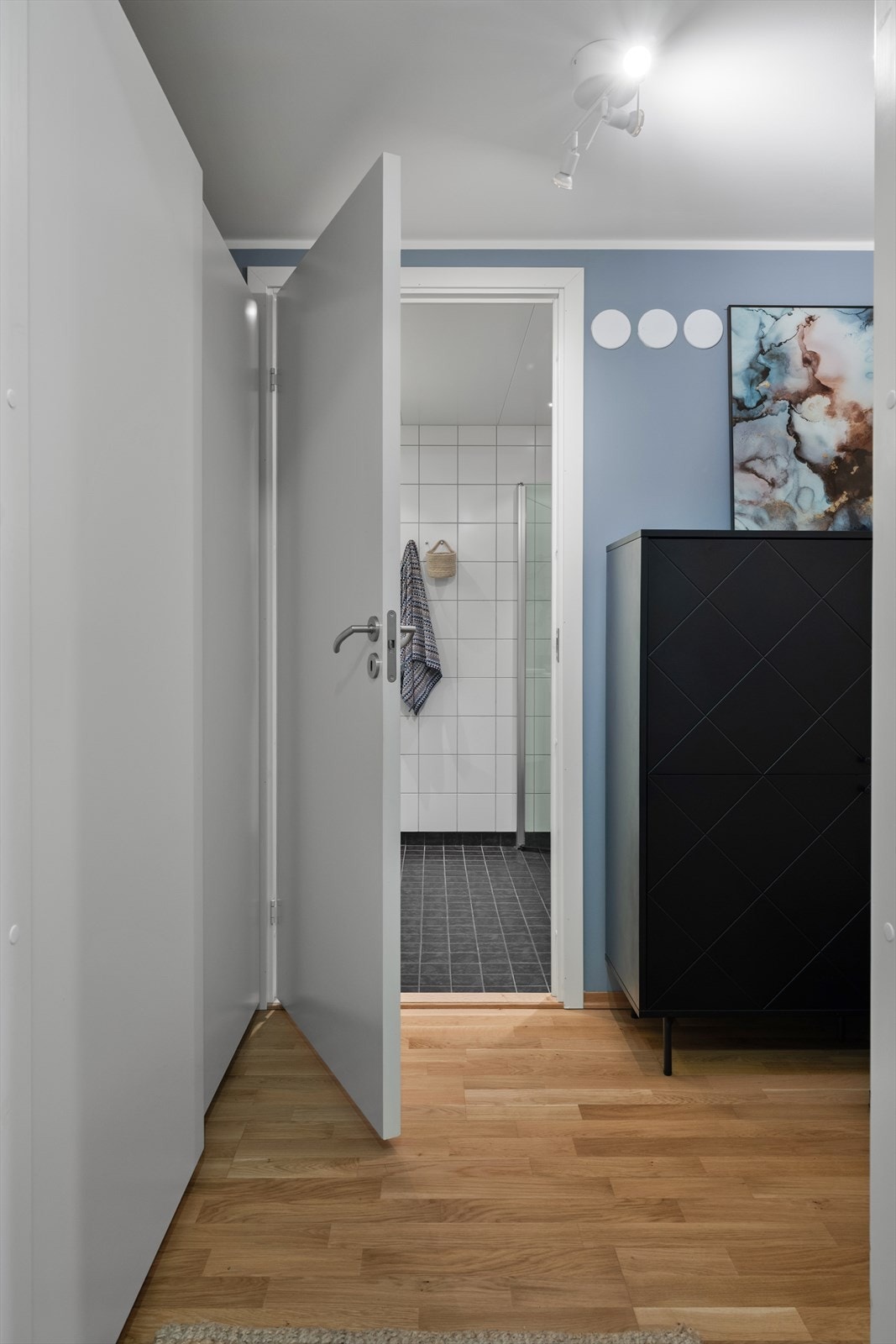 Fra gangen er det inngang til badet Galleribilde