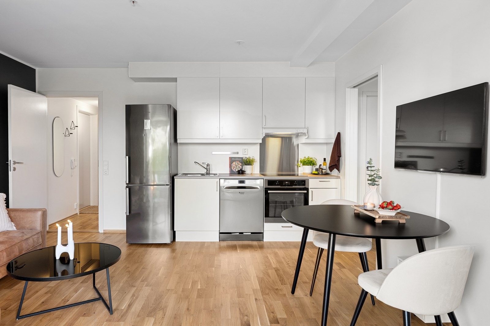 Kjøkken i åpen løsning mot stuen Galleribilde