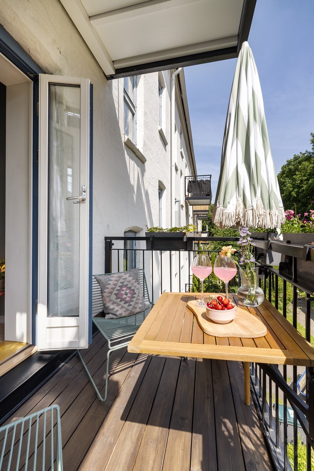 Her har du solen fra ca kl 9 til kl 14 på sommerstid. Galleribilde