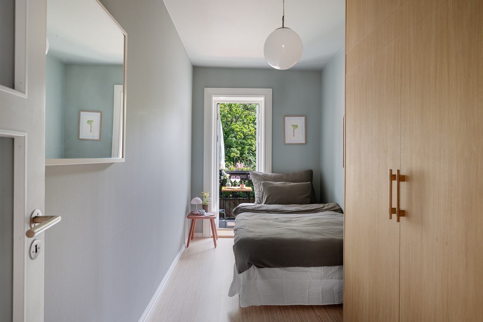 Leiligheten har 3 lyse og fleksible soverom. Her har du plass til 120 cm seng. Galleribilde