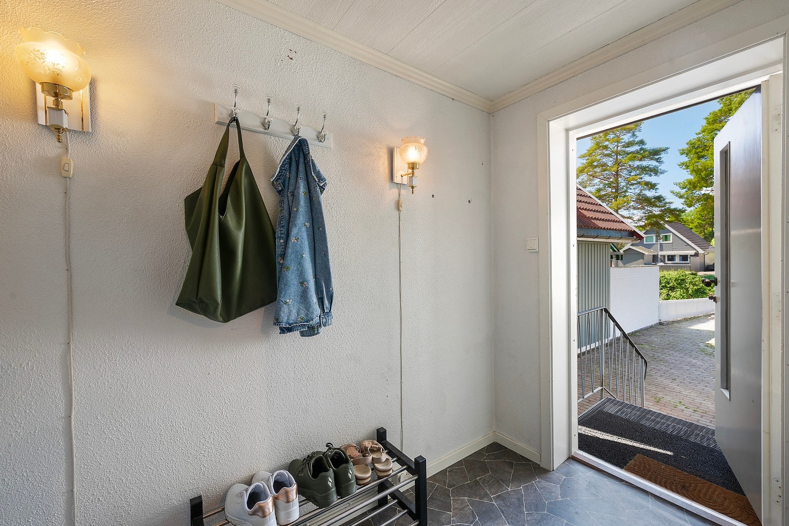 Stor og lys gang. Galleribilde